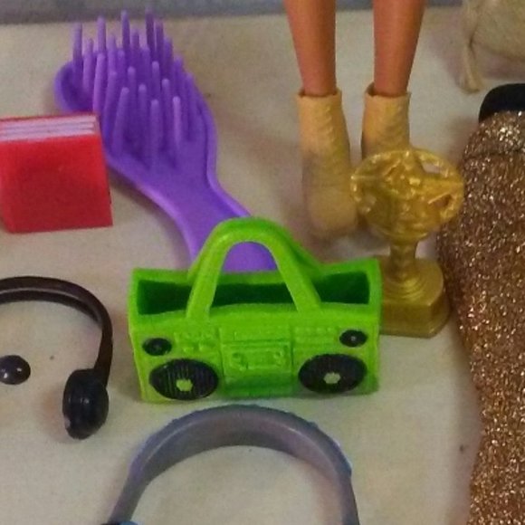 Pair of Barbie dolls with accessories - Picture 4 of 8